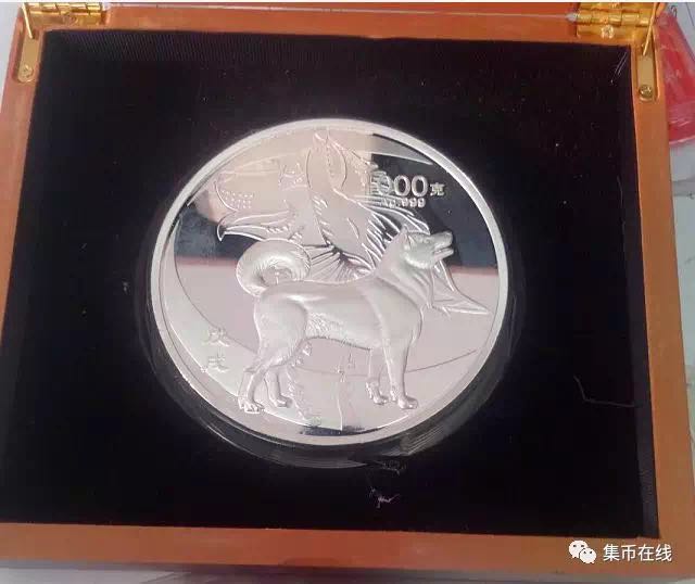 生肖狗年金銀幣上的防偽微縮文字你發(fā)現(xiàn)了嗎？